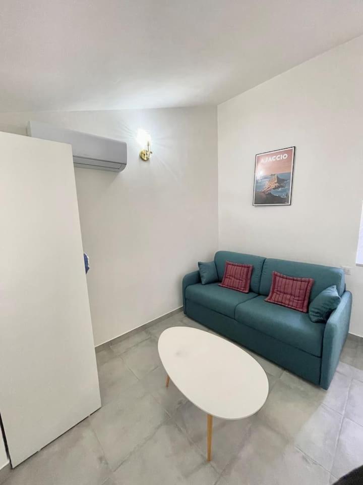 2 Personnes Plein Centre Rue Pietonne Apartment Ajaccio (Corsica)