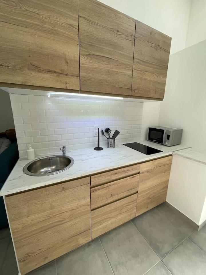 Appartement 2 Personnes Plein Centre Rue Pietonne Ajaccio (Corsica)